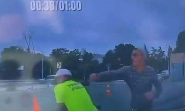 Τουρκία: Άνδρας μαχαιρώνει αστυνομικό, προτού πυροβοληθεί και στα δύο πόδια και συλληφθεί