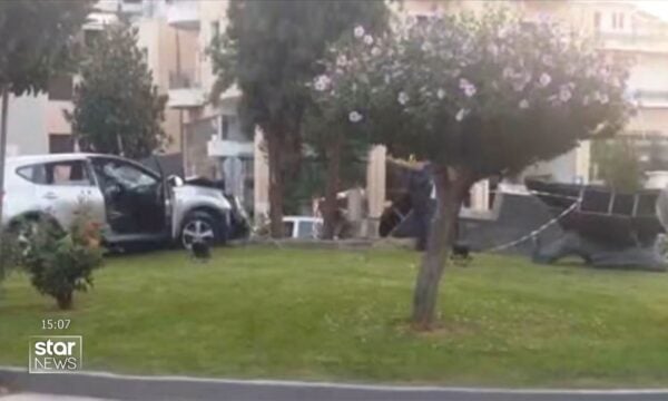 Τρίπολη: Αυτοκίνητο γκρέμισε μνημείο – Στο νοσοκομείο ο οδηγός