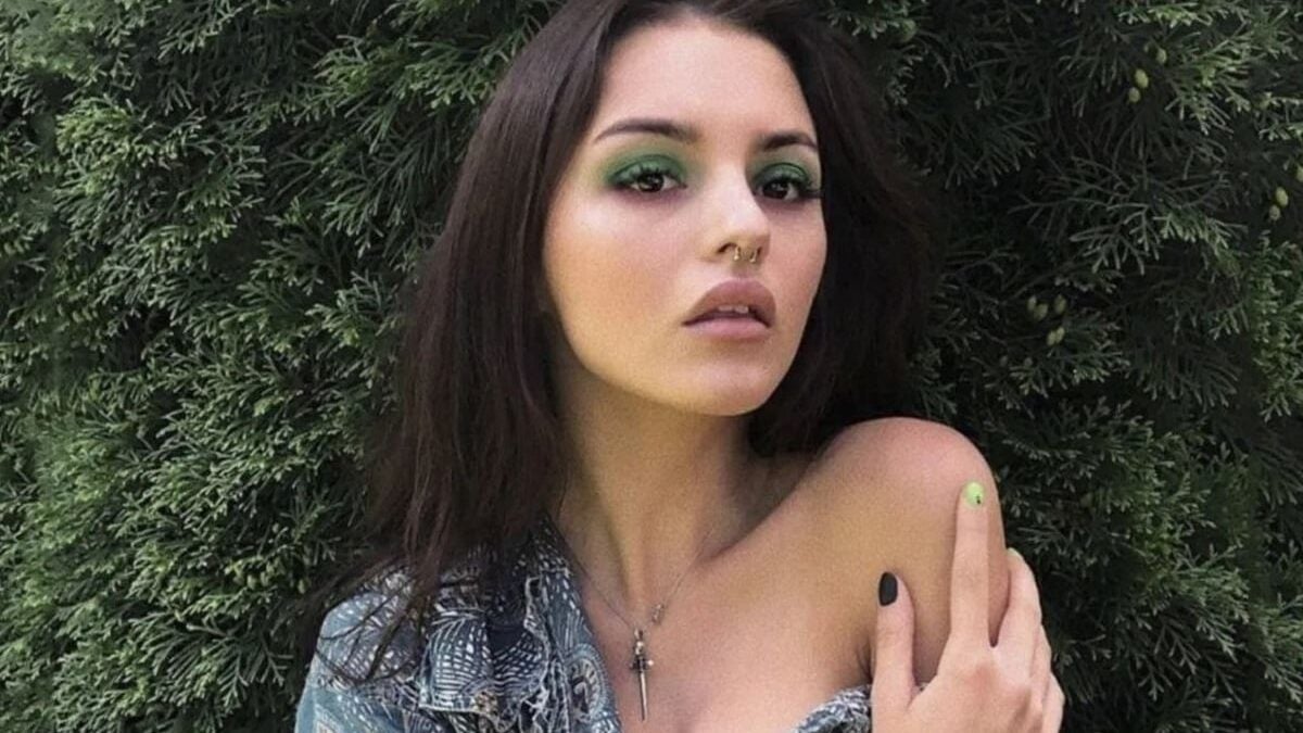 Πρώην μέλος των Pussy Riot αποκαλύπτει ότι τη στρατολόγησαν οι μυστικές υπηρεσίες της Ρωσίας με απειλές – Καταγγέλλει ότι της ζήτησαν να βοηθήσει σε δολοφονία 1 Πρώην μέλος των Pussy Riot αποκαλύπτει ότι τη στρατολόγησαν οι μυστικές υπηρεσίες της Ρωσίας με απειλές – Καταγγέλλει ότι της ζήτησαν να βοηθήσει σε δολοφονία