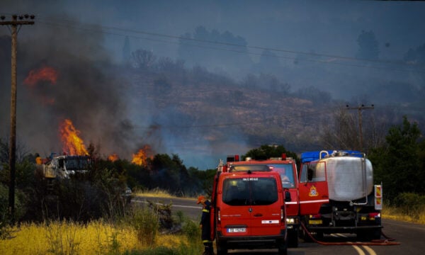 Φωτιά στη Χαλκιδική στην περιοχή Σίβηρη – Και εναέρια στη μάχη της κατάσβεσης