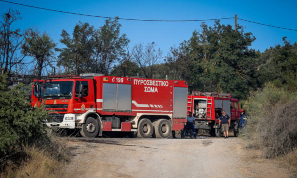 Φωτιά στη Σάμο στην περιοχή Μαραθόκαμπου: Επιχειρούν και εναέρια μέσα