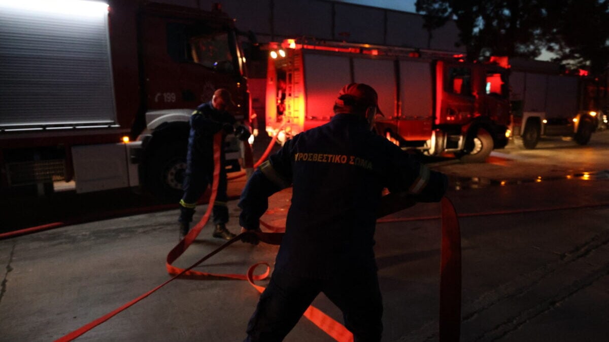 Φωτιά σε κατάστημα στο Παλαιό Φάληρο – Εκκενώνεται πολυκατοικία 1 Φωτιά σε κατάστημα στο Παλαιό Φάληρο – Εκκενώνεται πολυκατοικία