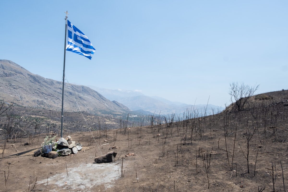 Φωτιά στο Ρέθυμνο: Ελληνική σημαία στο σημείο όπου πέθαναν οι 2 πυροσβέστες – Εικόνες καταστροφής μετά την πυρκαγιά 18 Φωτιά στο Ρέθυμνο: Ελληνική σημαία στο σημείο όπου πέθαναν οι 2 πυροσβέστες – Εικόνες καταστροφής μετά την πυρκαγιά