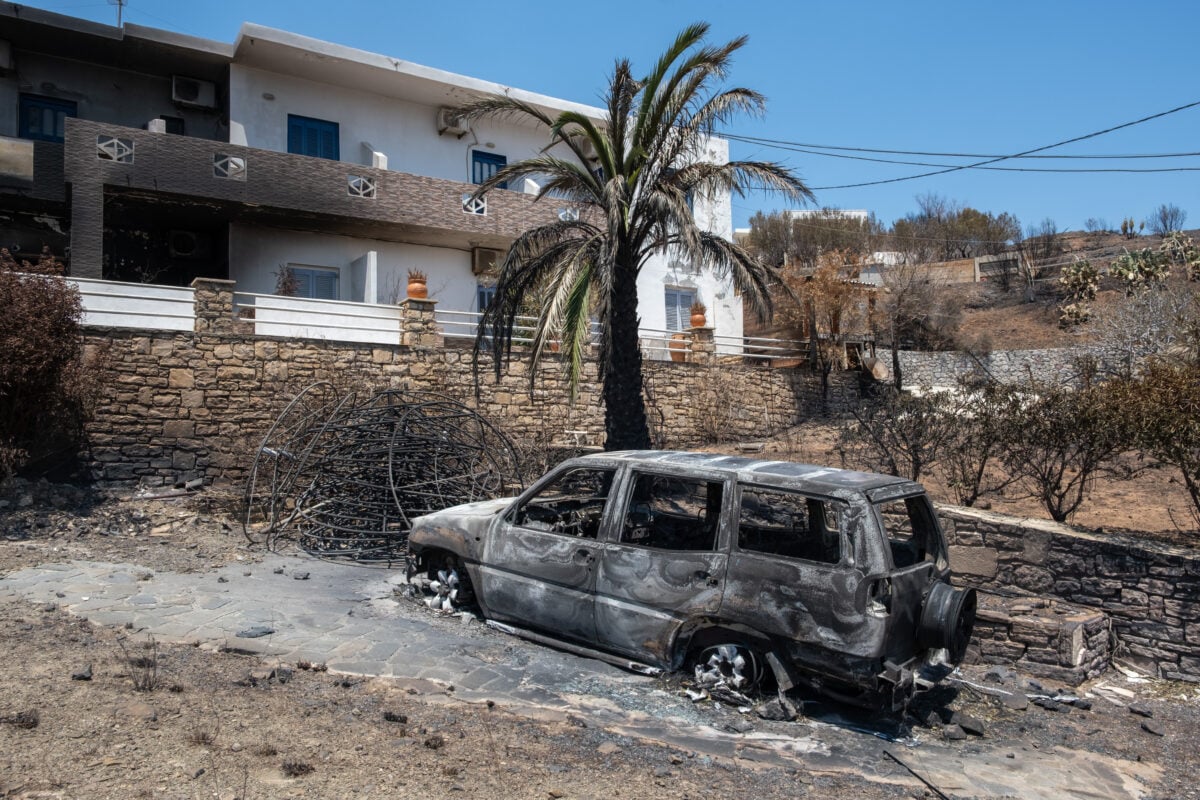 Φωτιά στο Ρέθυμνο: Ελληνική σημαία στο σημείο όπου πέθαναν οι 2 πυροσβέστες – Εικόνες καταστροφής μετά την πυρκαγιά 25 Φωτιά στο Ρέθυμνο: Ελληνική σημαία στο σημείο όπου πέθαναν οι 2 πυροσβέστες – Εικόνες καταστροφής μετά την πυρκαγιά