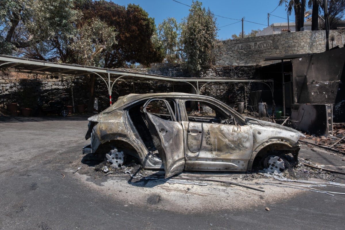 Φωτιά στο Ρέθυμνο: Ελληνική σημαία στο σημείο όπου πέθαναν οι 2 πυροσβέστες – Εικόνες καταστροφής μετά την πυρκαγιά 20 Φωτιά στο Ρέθυμνο: Ελληνική σημαία στο σημείο όπου πέθαναν οι 2 πυροσβέστες – Εικόνες καταστροφής μετά την πυρκαγιά