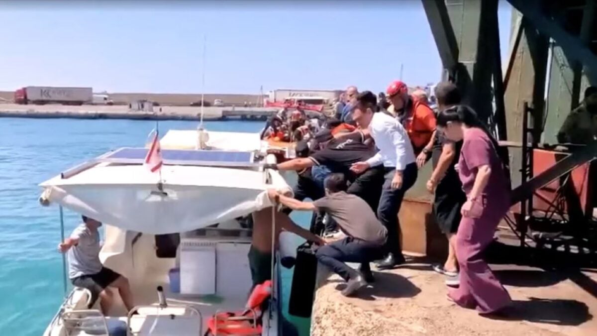 Τραγωδία στην κατεχόμενη Κερύνεια: Καπετάνιος «εγκατέλειψε πρώτος το πλοίο» – Διάσωση δεκάδων ατόμων από ιδιοκτήτη γιοτ 1 Τραγωδία στην κατεχόμενη Κερύνεια: Καπετάνιος «εγκατέλειψε πρώτος το πλοίο» – Διάσωση δεκάδων ατόμων από ιδιοκτήτη γιοτ