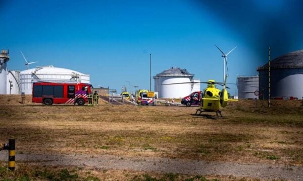 Ολλανδία: 1 νεκρός και αρκετοί τραυματίες από ισχυρή έκρηξη σε αποθήκη καυσίμων στο λιμάνι του Ρότερνταμ