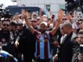 Αποθέωση για Μοχάμεντ Σαλάχ στο αεροδρόμιο της Κωνσταντινούπολης από τους οπαδούς της Τραμπζονσπόρ