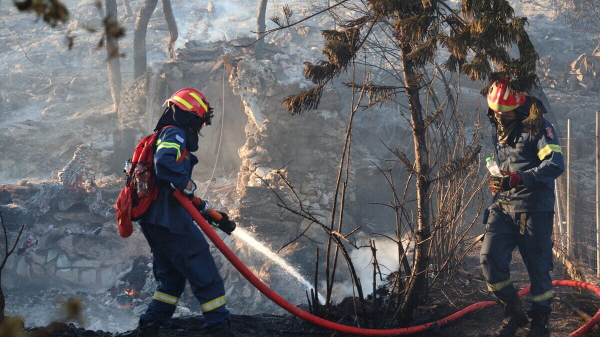 Φωτιά στην Σαλαμίνα: Μεγάλη κινητοποίηση της Πυροσβεστικής 1 Φωτιά στην Σαλαμίνα: Μεγάλη κινητοποίηση της Πυροσβεστικής