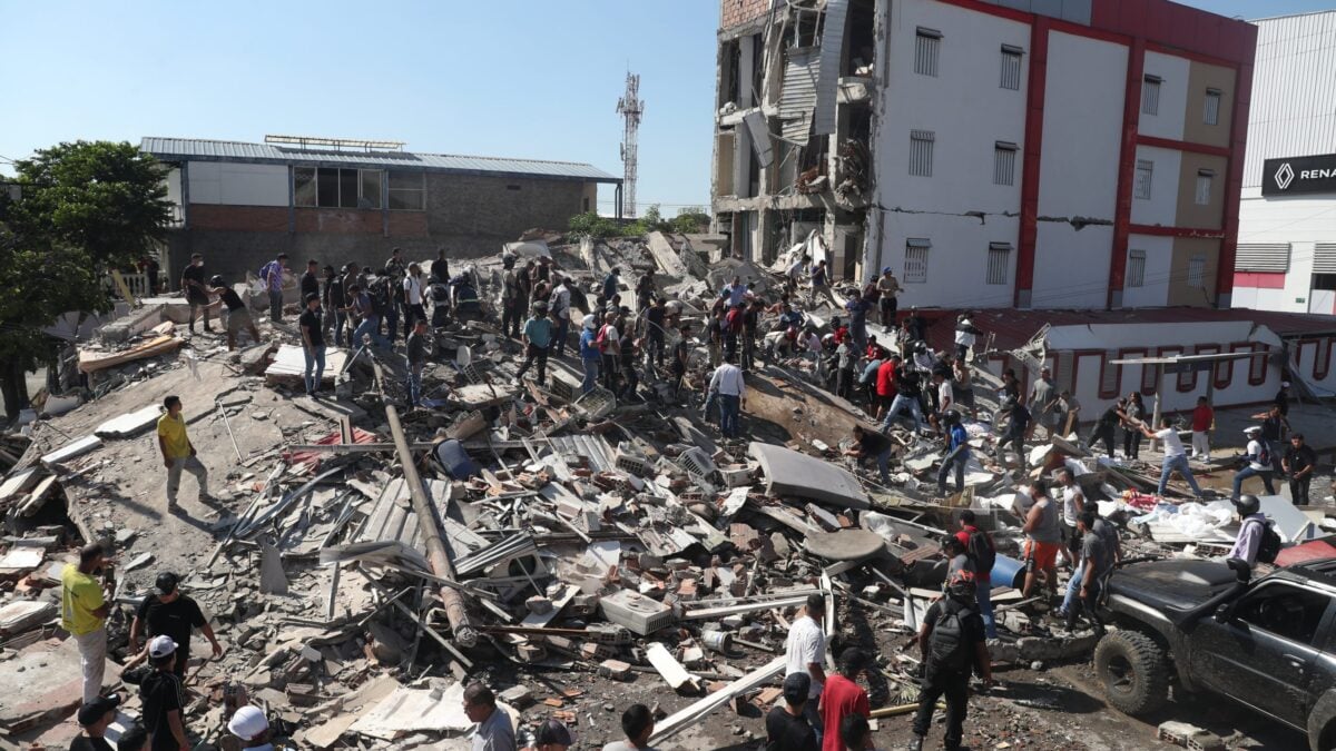 Σεισμός 7,4 Ρίχτερ στην Κολομβία: Τουλάχιστον 47 νεκροί, ανάμεσά τους και παιδιά – Δεκάδες παγιδευμένοι στα συντρίμμια – Φωτο και βίντεο 1 Σεισμός 7,4 Ρίχτερ στην Κολομβία: Τουλάχιστον 47 νεκροί, ανάμεσά τους και παιδιά – Δεκάδες παγιδευμένοι στα συντρίμμια – Φωτο και βίντεο