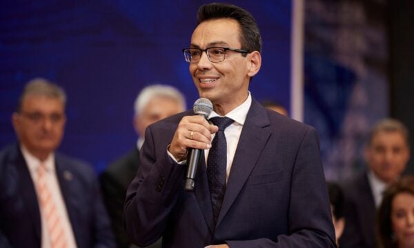 Σωτήρης Σέρμπος: Παραιτήθηκε από σύμβουλος του Πρωθυπουργού για θέματα εξωτερικής πολιτικής