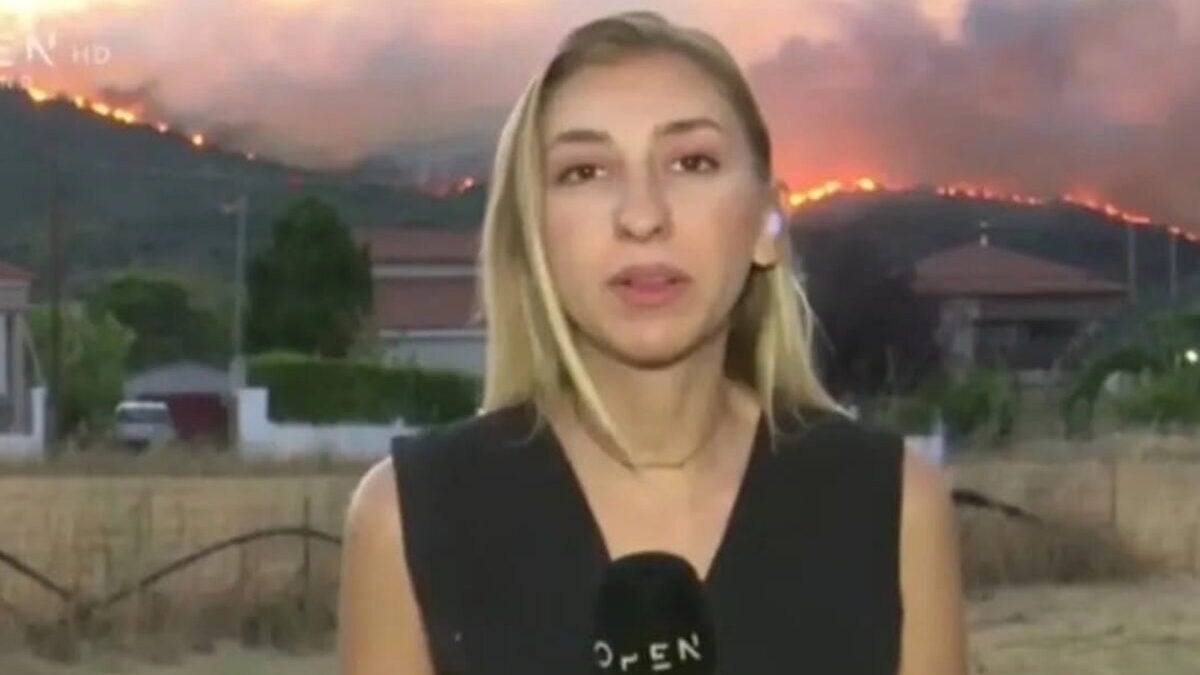 Στο πλευρό της ρεπόρτερ Μαρίας Σιαμπάνου οι πυροσβέστες: «Οι ανθρωποφάγοι του καναπέ ας δείξουν αυτοσυγκράτηση» 1 Στο πλευρό της ρεπόρτερ Μαρίας Σιαμπάνου οι πυροσβέστες: «Οι ανθρωποφάγοι του καναπέ ας δείξουν αυτοσυγκράτηση»