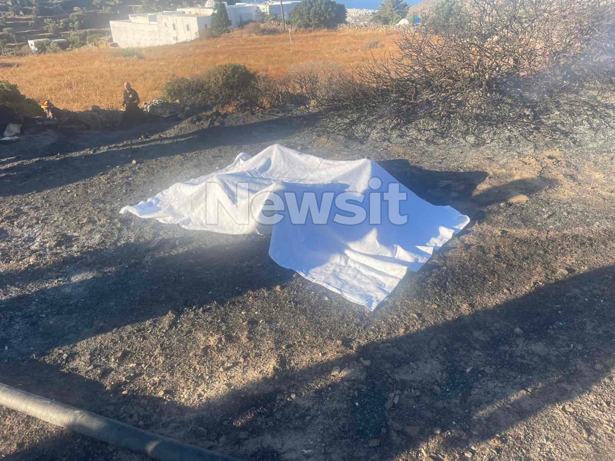 Συντριβή ελικοπτέρου στη Σίφνο: Εικόνες από τα απανθρακωμένα συντρίμμια – Έρευνα για τα αίτια της τραγωδίας 7 Συντριβή ελικοπτέρου στη Σίφνο: Εικόνες από τα απανθρακωμένα συντρίμμια – Έρευνα για τα αίτια της τραγωδίας