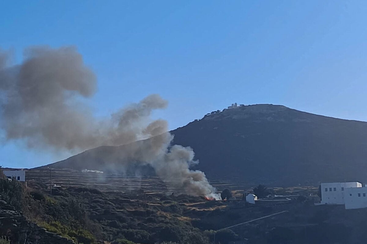 Συντριβή ελικοπτέρου στη Σίφνο: Το ταξίδι του μέλιτος που έγινε εφιάλτης – Τα πιθανά αίτια της τραγωδίας με τους τρεις νεκρούς