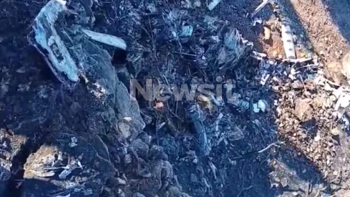 Συντριβή ελικοπτέρου στη Σίφνο: Στο μικροσκόπιο των αρχών τα τελευταία δευτερόλεπτα της πτήσης με τους 3 νεκρούς 1 Συντριβή ελικοπτέρου στη Σίφνο: Στο μικροσκόπιο των αρχών τα τελευταία δευτερόλεπτα της πτήσης με τους 3 νεκρούς