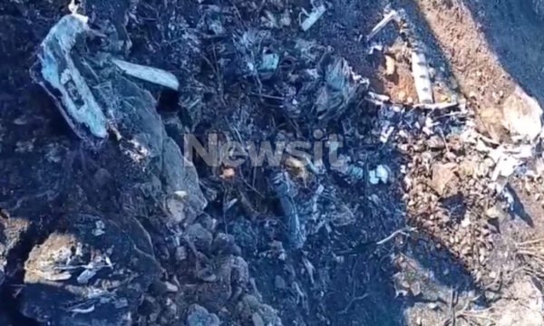 Συντριβή ελικοπτέρου στη Σίφνο: ΕΛΑΣ και ΕΟΔΑΣΑΑΜ ξεκίνησαν αυτοψία στο σημείο – Οι δύο εκδοχές που εξετάζονται