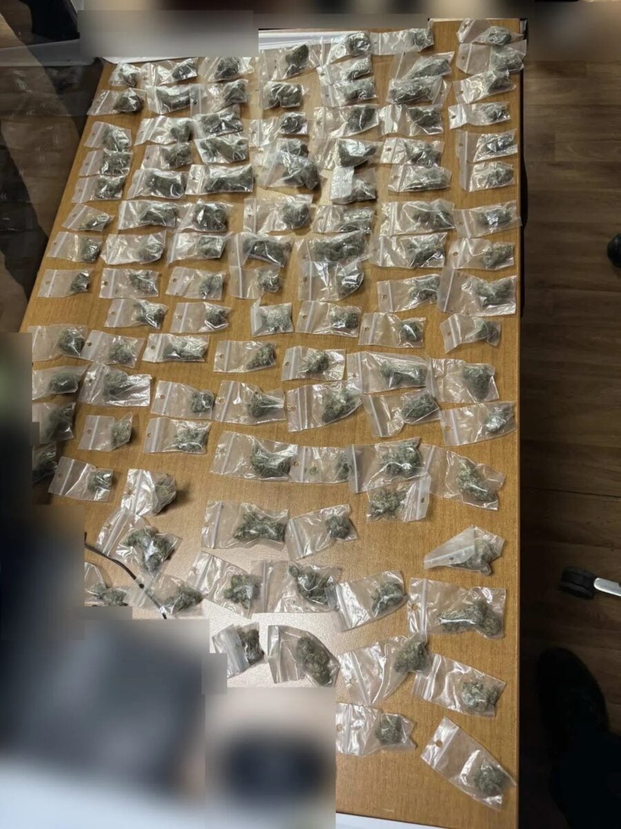 Μαρούσι: Συνελήφθη 35χρονος με 106 συσκευασίες χασίς σε προαύλιο σχολείου 8 Μαρούσι: Συνελήφθη 35χρονος με 106 συσκευασίες χασίς σε προαύλιο σχολείου