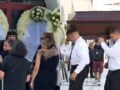 Κηδεία Κόκοτα: Κατερίνα στην εκκλησία, χειροκροτήματα κατά την άφιξη της σορού (Βίντεο)