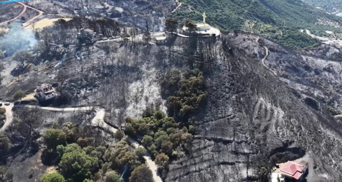 Φωτιά στη Φωκίδα: Εικόνες από drone με τις καταστροφές στο Σκάλωμα