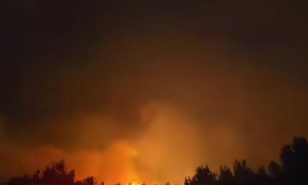 Φωτιά στη Σκύρο: Ολονύχτια μάχη με τις φλόγες και τους ισχυρούς ανέμους, ενισχύθηκαν οι δυνάμεις