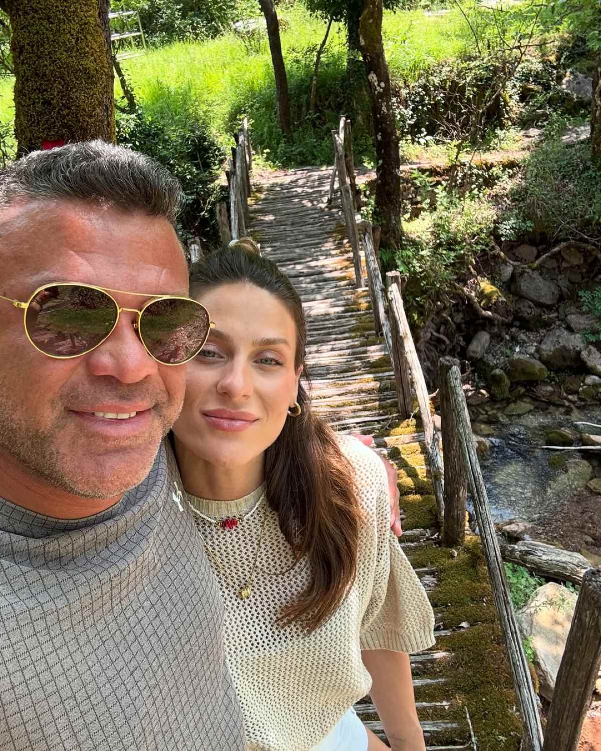 Βαλεντίνη Παπαδάκη: Δημόσια εξομολόγηση στον Κώστα Σόμμερ – «Ανησυχώ μήπως ξεχνάει…» 9 Ο Κώστας Σόμμερ και η Βαλεντίνη Παπαδάκη στη φύση