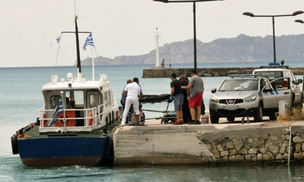 Ισθμός Κορίνθου: Άνδρας βρέθηκε νεκρός στη διώρυγα – Στελέχη του λιμενικού ανέσυραν τη σορό του