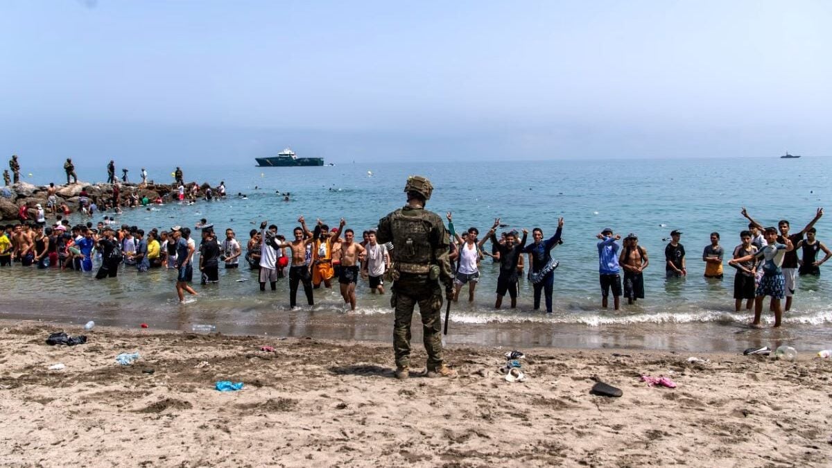 Θεούτα: Η μεταναστευτική κρίση στην Ισπανία αναζωπυρώνει τις διαιρέσεις στην Ευρωπαϊκή Ένωση 4 Θεούτα: Η μεταναστευτική κρίση στην Ισπανία αναζωπυρώνει τις διαιρέσεις στην Ευρωπαϊκή Ένωση