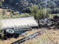 Τραγωδία στη Λακωνία: Νεκρός ο 48χρονος οδηγός φορτηγού που έπεσε σε γκρεμό, τραυματίας ο συνοδηγός