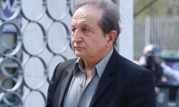 Σπύρος Μπιμπίλας: Κατέγραψε τη φωτιά στη Σαλαμίνα από την παραλία του Αλίμου και ανάρτησε στο Instagram