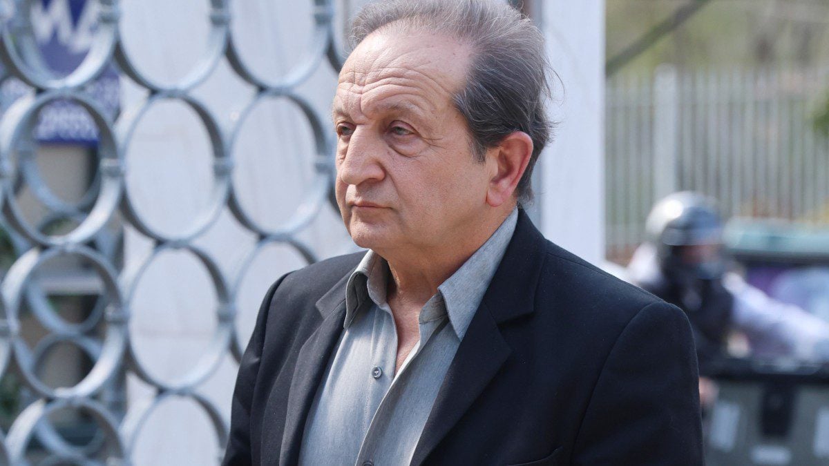 Σπύρος Μπιμπίλας: Κατέγραψε τη φωτιά στη Σαλαμίνα από την παραλία του Αλίμου και ανάρτησε στο Instagram