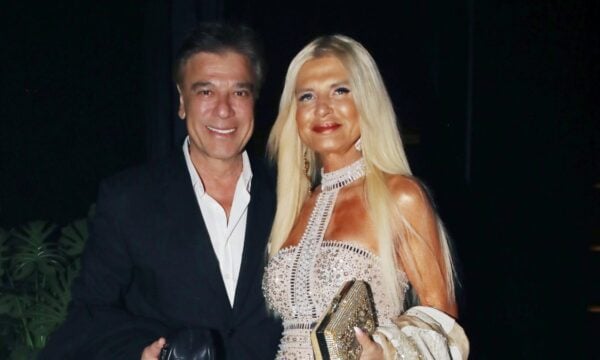 Μαρίνα Σταυράκη: Νέα εμφάνιση στη Μύκονο με τον Μπουλέντ Οζκάν – Αντίδραση στην κάμερα