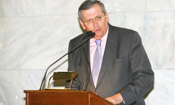 Στέφανος Μάνος: Ο πολιτικός κόσμος αποχαιρετά τον πρώην υπουργό
