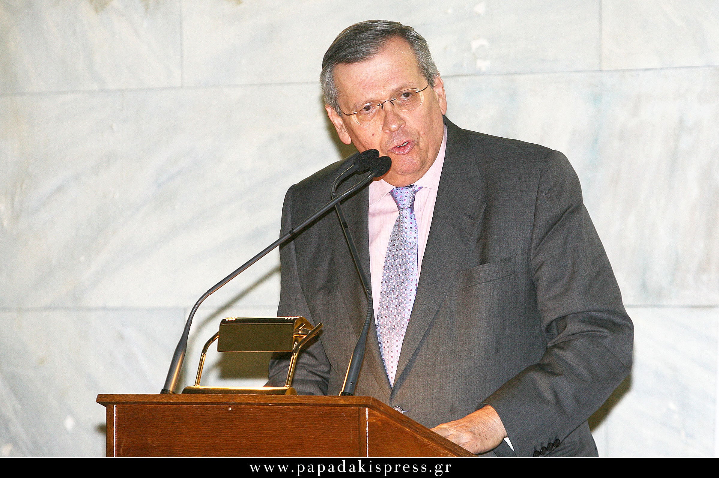 Στέφανος Μάνος: Ο πολιτικός κόσμος αποχαιρετά τον πρώην υπουργό
