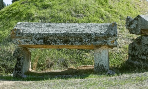 Ποιοι ήταν οι άνθρωποι πίσω από τα «κρεμαστά φέρετρα» της Κίνας (Vid)