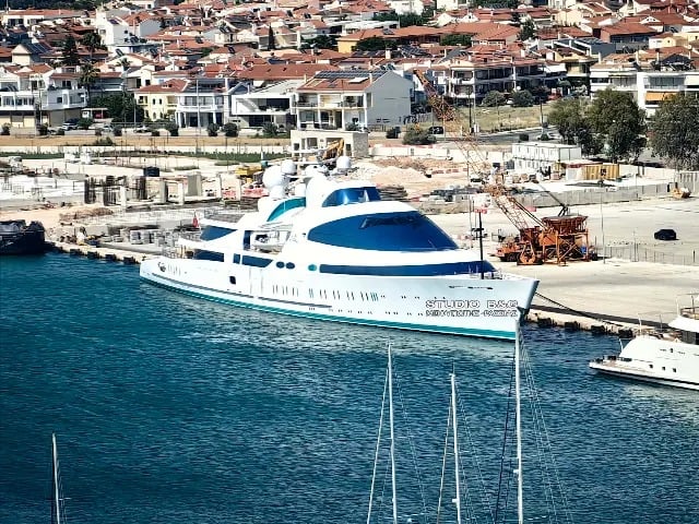 Στο Ναύπλιο το super yacht Yas 141 μέτρων της βασιλικής οικογένειας των Ηνωμένων Αραβικών Εμιράτων 9 Στο Ναύπλιο το super yacht Yas 141 μέτρων της βασιλικής οικογένειας των Ηνωμένων Αραβικών Εμιράτων