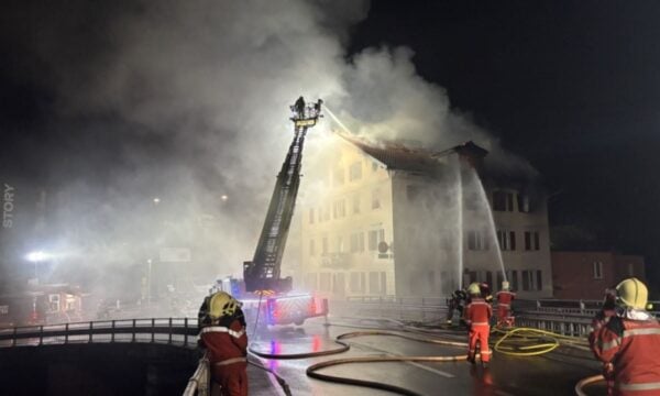 Ελβετία: 19 τραυματίες και 5 αγνοούμενοι από δύο μεγάλες πυρκαγιές σε Σάφχαουζεν και Τούσις