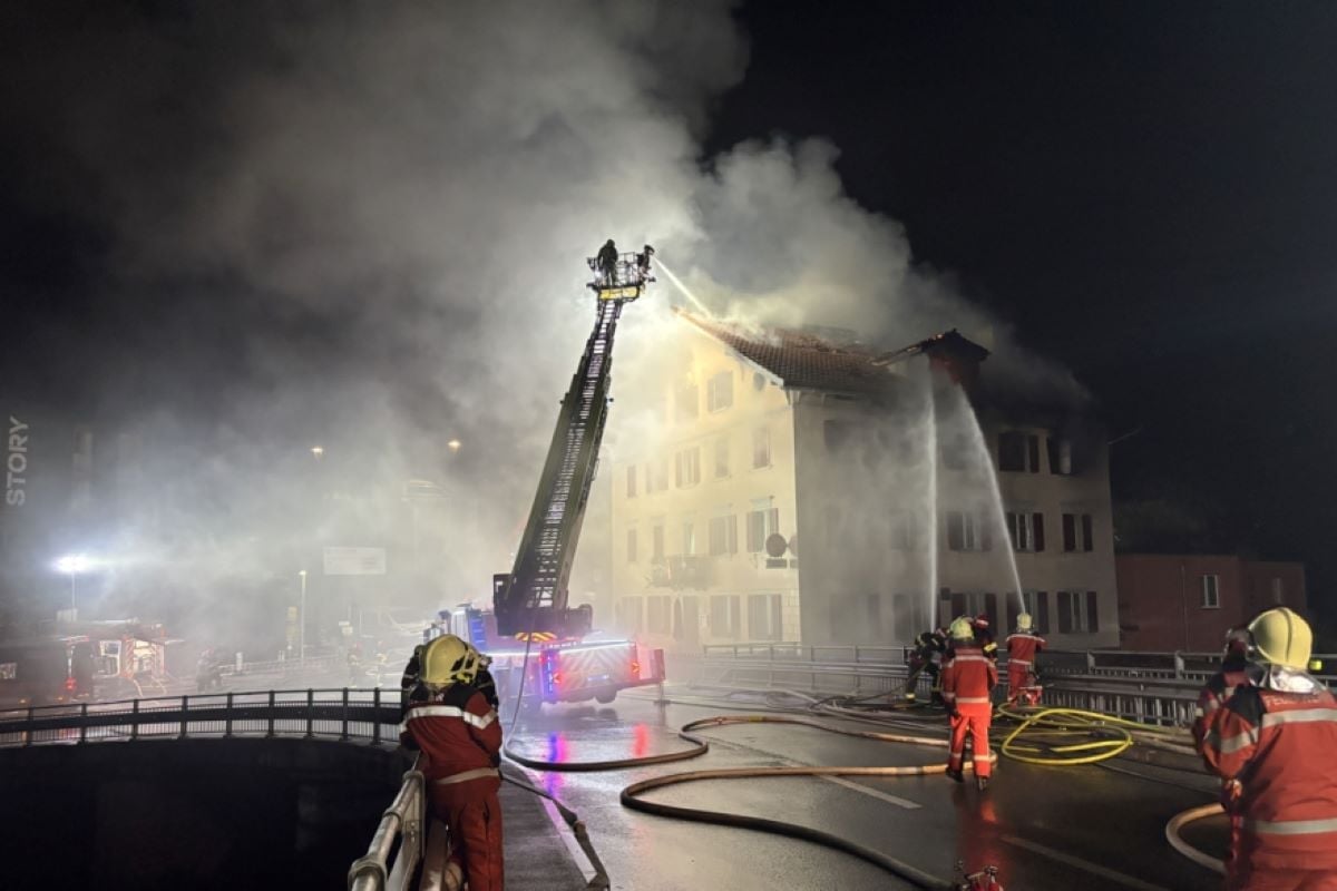 Ελβετία: 19 τραυματίες και 5 αγνοούμενοι από δύο μεγάλες πυρκαγιές σε Σάφχαουζεν και Τούσις