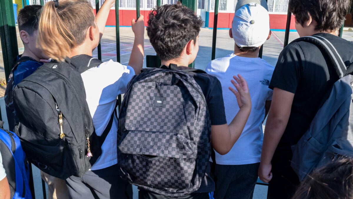 Νέοι κανόνες για σχολικές εκδρομές: Αλλαγές σε συνοδούς, ασφάλεια και κινητά τηλέφωνα 1 Νέοι κανόνες για σχολικές εκδρομές: Αλλαγές σε συνοδούς, ασφάλεια και κινητά τηλέφωνα