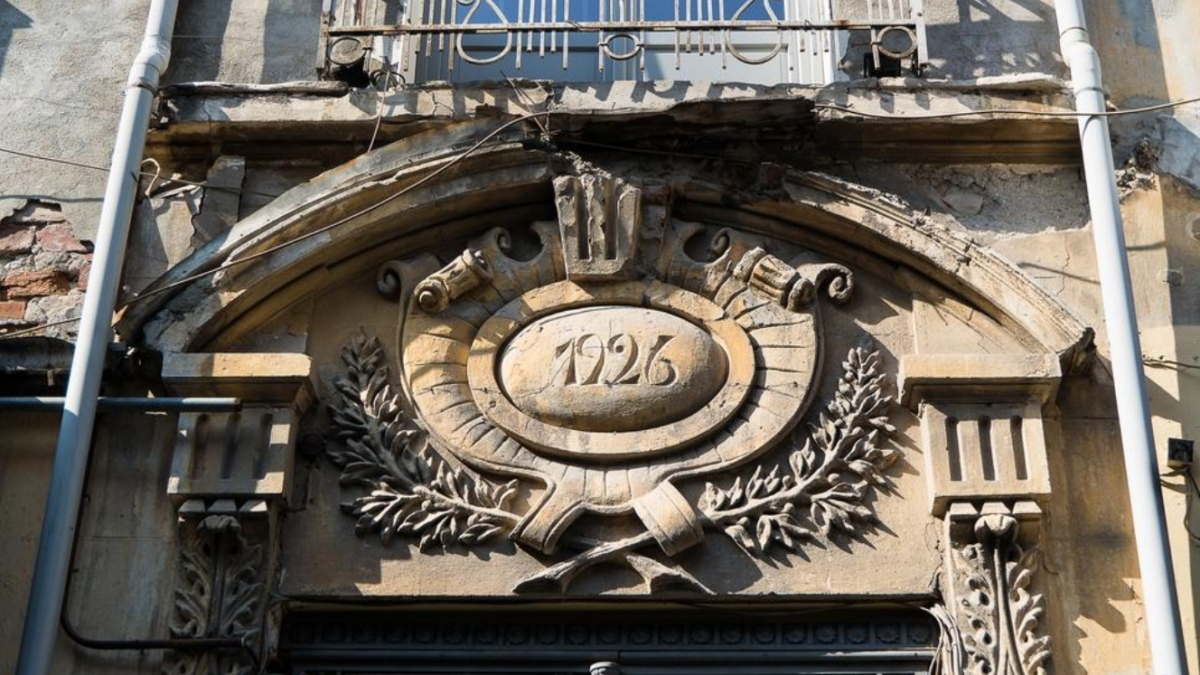 Μυστικά σύμβολα σε παλιά ελληνικά κτίρια που λίγοι προσέχουν 5 Μυστικά σύμβολα σε παλιά ελληνικά κτίρια που λίγοι προσέχουν
