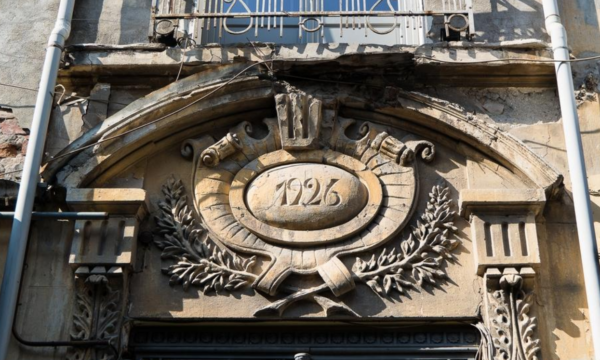 Μυστικά σύμβολα σε παλιά ελληνικά κτίρια που λίγοι προσέχουν