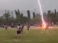 Ποδοσφαιριστής σκοτώθηκε από κεραυνό κατά τη διάρκεια αγώνα στην Ταϊλάνδη