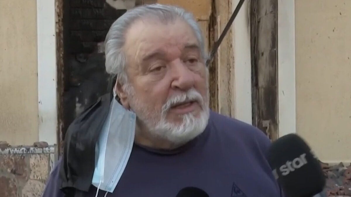 Τάσος Χαλκιάς συντετριμμένος έξω από το καμένο σπίτι του στο Πόρτο Γερμενό: Ήμουν περήφανος που θα άφηνα κάτι στα παιδιά μου