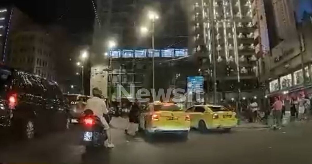 Ομόνοια: Άνδρας επιχείρησε να χτυπήσει οδηγό ταξί επειδή τον προσπέρασε