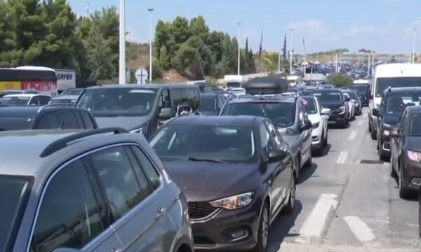 Τελωνείο Ευζώνων: Ουρές χιλιομέτρων και αναμονή πάνω από 4 ώρες στο ρεύμα εισόδου