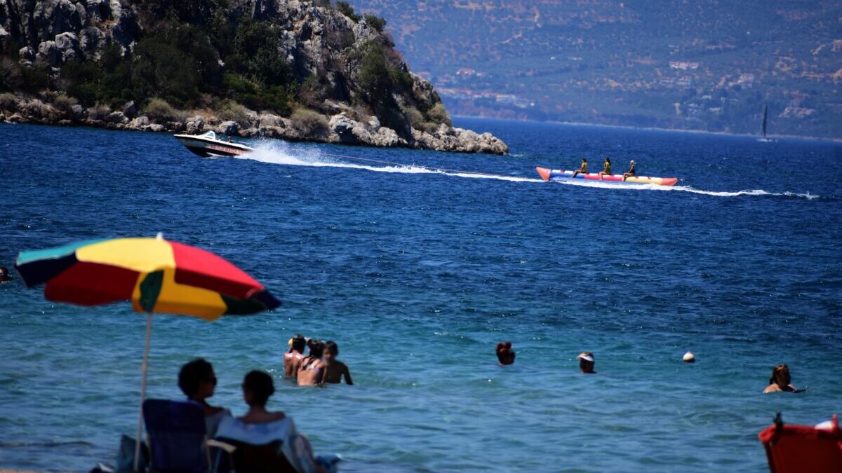 Θεσσαλονίκη: Δύο 16χρονοι στο νοσοκομείο μετά από τραυματισμό σε θαλάσσια παιδική χαρά 1 Θεσσαλονίκη: Δύο 16χρονοι στο νοσοκομείο μετά από τραυματισμό σε θαλάσσια παιδική χαρά