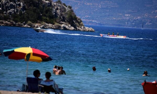 Θεσσαλονίκη: Δύο 16χρονοι στο νοσοκομείο μετά από τραυματισμό σε θαλάσσια παιδική χαρά