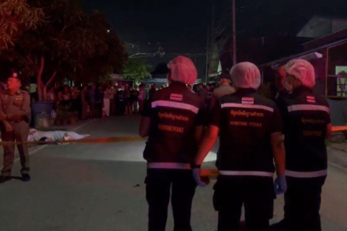 Ταϊλάνδη: 29χρονος μαχαίρωσε και πυροβόλησε θανάσιμα τον σύντροφο της μητέρας του από ζήλια 7 Ταϊλάνδη: 29χρονος μαχαίρωσε και πυροβόλησε θανάσιμα τον σύντροφο της μητέρας του από ζήλια