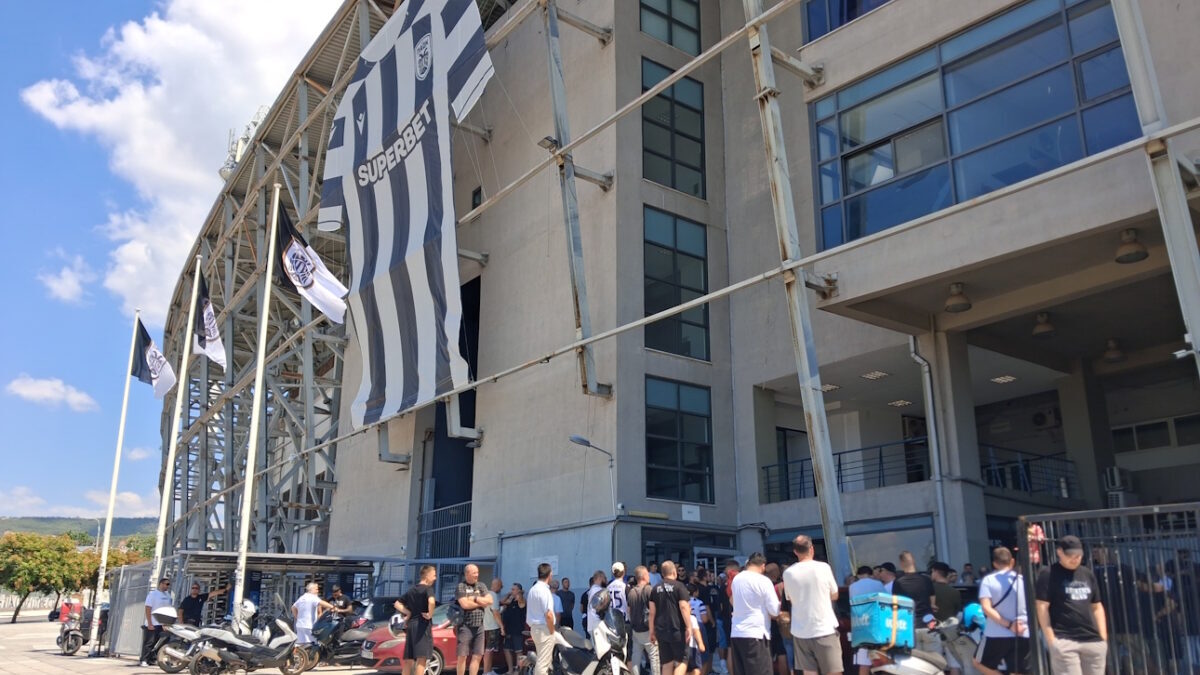 Γιάννης Κωνσταντέλιας: Πανό κατάληψης στην Τούμπα από οπαδούς ΠΑΟΚ και αίτημα επικοινωνίας με Ιβάν Σαββίδη 1 Γιάννης Κωνσταντέλιας: Πανό κατάληψης στην Τούμπα από οπαδούς ΠΑΟΚ και αίτημα επικοινωνίας με Ιβάν Σαββίδη