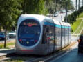 Βούλα: Άνδρας σε αμόκ επιτέθηκε με μαχαίρι σε επιβάτη μέσα σε συρμό του τραμ – Η καταγγελία των εργαζομένων