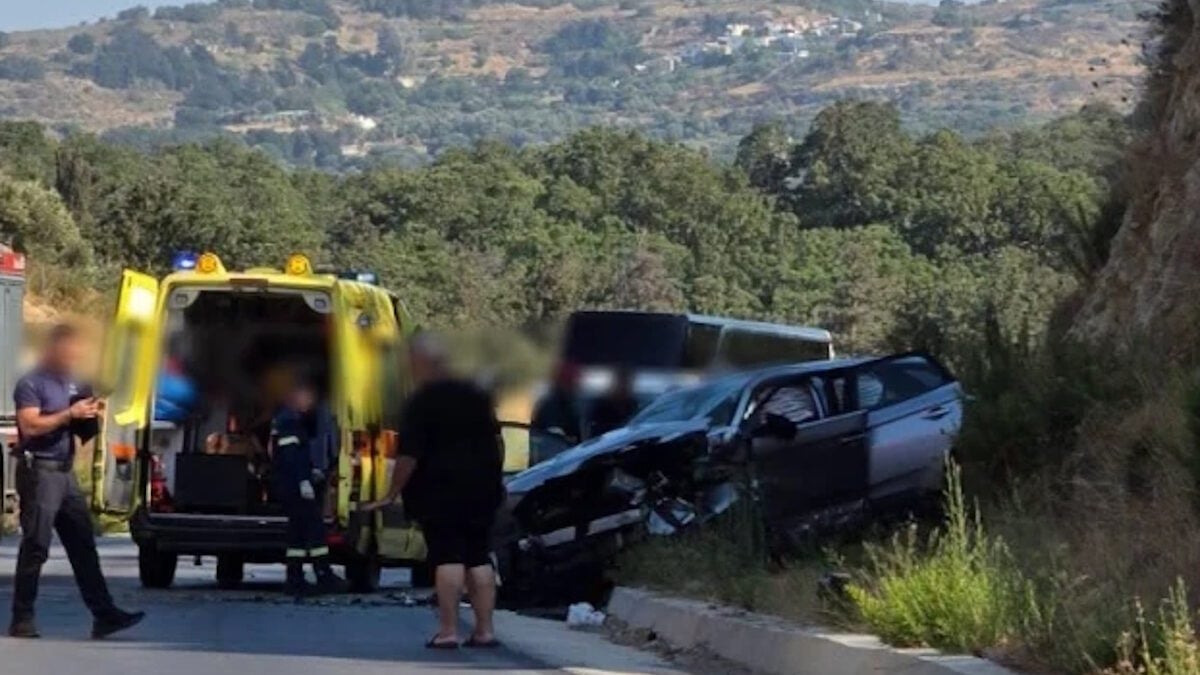 Σοβαρό τροχαίο στο Ρέθυμνο με 5 τραυματίες ανάμεσά τους και παιδιά – Φωτογραφίες από το σημείο 3 Σοβαρό τροχαίο στο Ρέθυμνο με 5 τραυματίες ανάμεσά τους και παιδιά – Φωτογραφίες από το σημείο